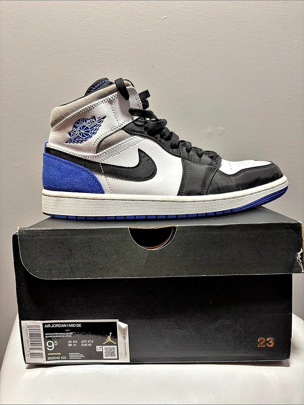 Jordan Air Jordan 1 Retro High OG Sneakers White & Black US 9.5 Like New